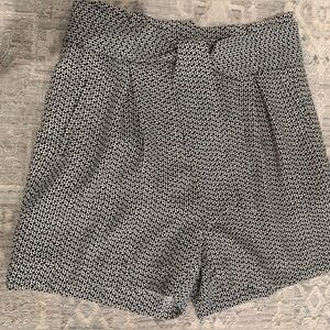 H&M Women's Black and White Patterned Shorts